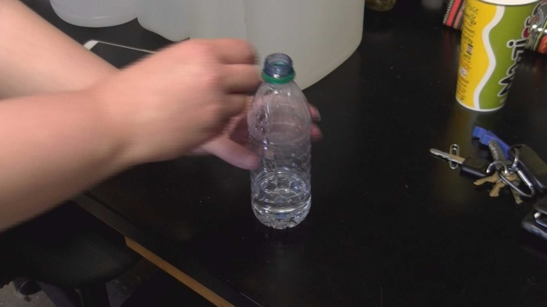 VERIFY Is it dangerous to drink bottled water that's been sitting in a hot car?